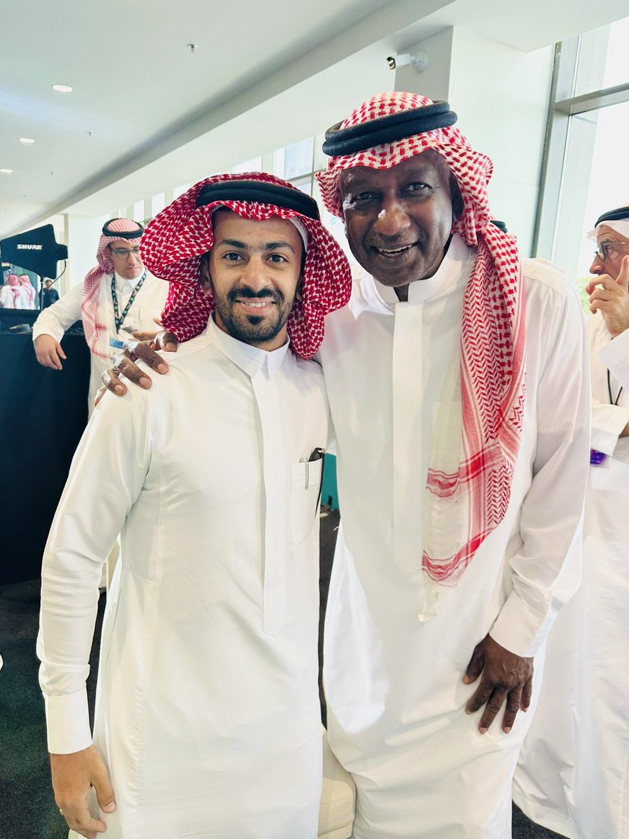GatarOthman's tweet photo. @M_Abdullah_9 ابوعبدالله…اسطورتنا الخالدة💎، ربي يحفظك ويسعدك ويطول بعمرك كم أسعدتنا 'وأفرحتنا'وأطربتنا '💛💙 https://t.co/e50Emh3qVf