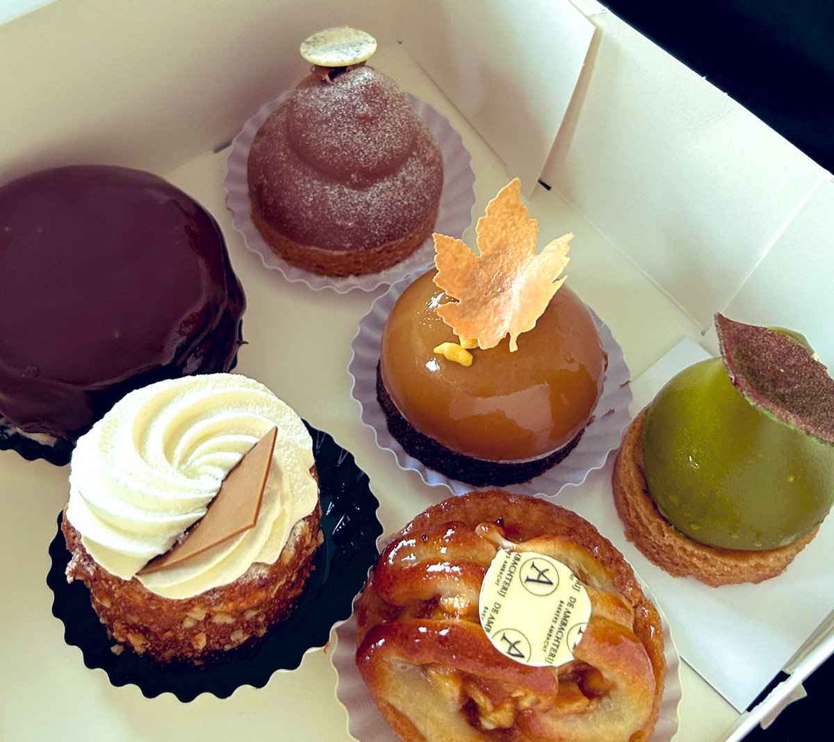 Wat me bezig houdt? Mijn ouders gaan door ‘zwaar weer’, natuurlijk doe ik wat ik kan, maar het voelt zo goed te ervaren dat zoveel anderen voor ze zorgen en zich over ze ontfermen! ❤️ is op het juiste moment taart eten!