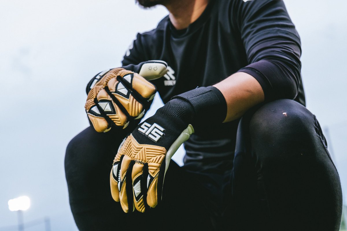 GiantKazuki9's tweet image. 本日10/25はジャイアントの誕生日🤙
いつも応援してくれてる皆さんへ感謝の企画🔥
私が愛用しているSJSGoalkeeping @SJSGK_Japan のグローブをサイン入りで1名の方にプレゼント🎁

※応募方法※
①@GiantKazuki9と@SJSGK_Japan のアカウントをフォロー。
②このツイートをRT

応募は明日23:59まで！