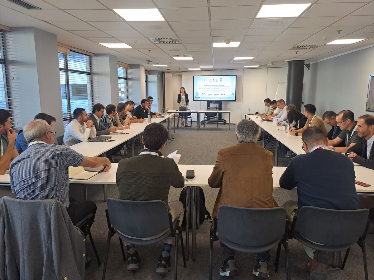 MU_masterEEP's tweet photo. Recientemente tuvo lugar el primer taller de #transferencia del proyecto #ELKARTEK RESINET que se centra en aumentar la resiliencia de los sistemas eléctricos de potencia. En dicho proyecto, participa tanto profesorado como alumnado del @MU_masterEEP https://t.co/1hKrkiQDqu