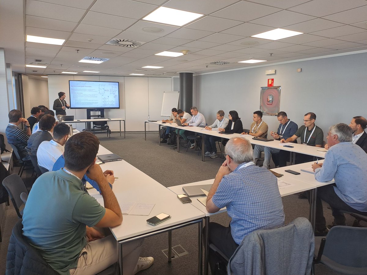 MU_masterEEP's tweet photo. Recientemente tuvo lugar el primer taller de #transferencia del proyecto #ELKARTEK RESINET que se centra en aumentar la resiliencia de los sistemas eléctricos de potencia. En dicho proyecto, participa tanto profesorado como alumnado del @MU_masterEEP https://t.co/1hKrkiQDqu