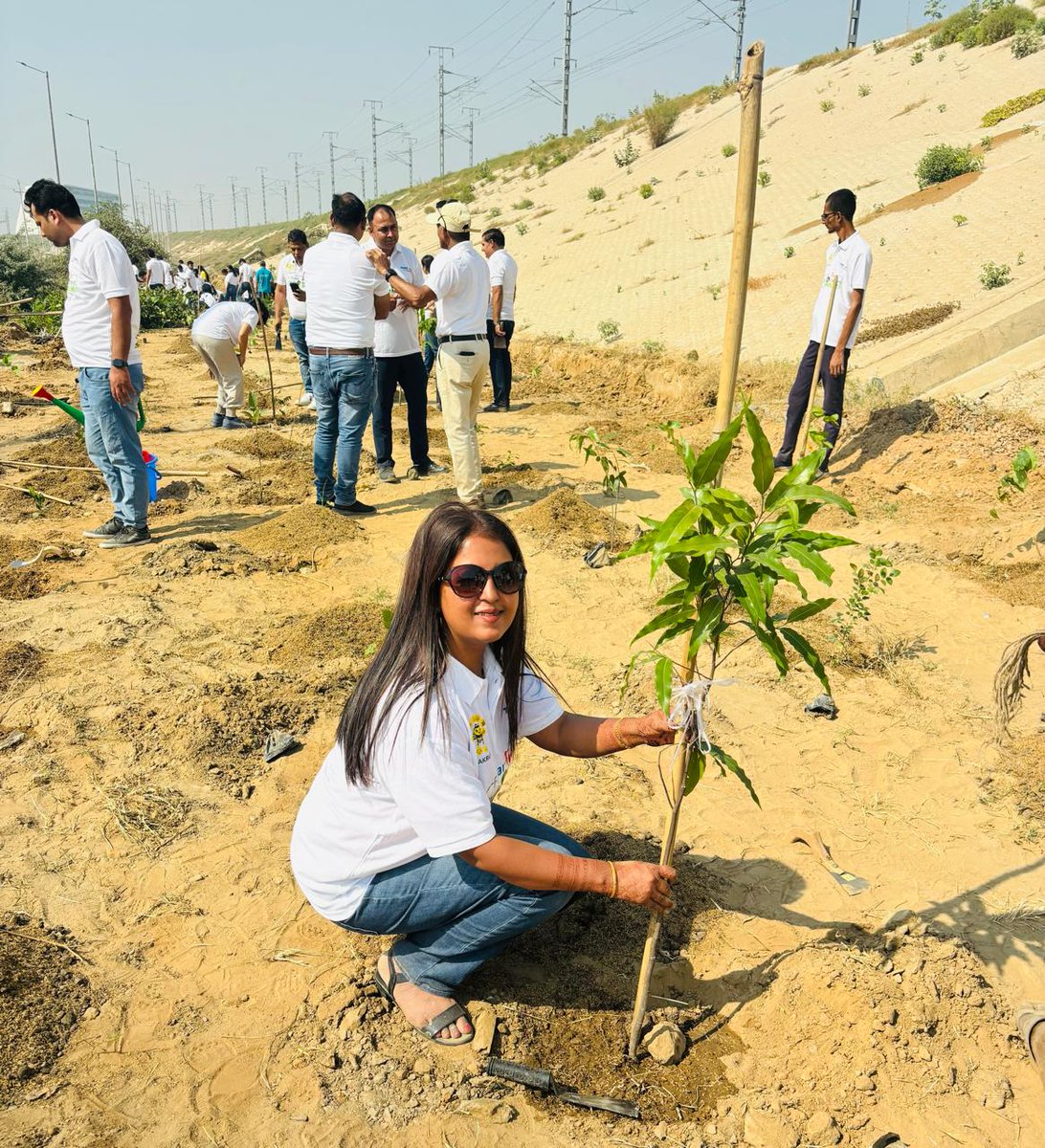FinancialAegis's tweet photo. "In the end, we only regret the chances we didn't take." #ratantata
Today #TataAIALifeInsurance organised a #plantatree campaign 
#JiyoBefikar live life to the fullest 
#lifeinsurance #lifeinsuranceagent #healthinsurance 
📱 9650202866
Ashish Gangal 
@FinancialAegis @BimaGurukul https://t.co/hKMWQBF329