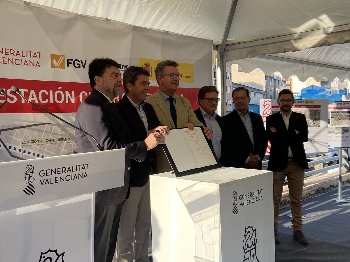 AVANT_informa's tweet photo. Buenos días! Asistimos al acto de la firma de replanteo previa al inicio de obras de la Estación Central del Tram de Alicante @alicanteayto @GVAMediAmbient @Adif_es https://t.co/UWVXrFYJ6L