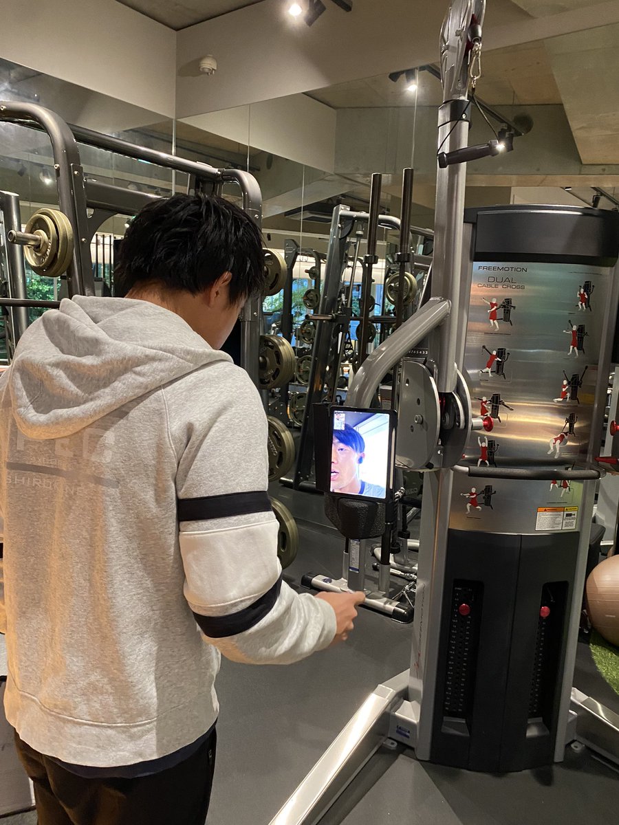 JPECMASAFUMI's tweet photo. モンテネグロのプロサッカーリーグで活躍する諏訪悠摩選手
リモートで久しぶりのクアトロコア®︎アップデート、、ここ数ヶ月のアップデートがクライアントさんの中で噂になってるらしくお久しぶりさんのトレーニング予約が激増、
リモートクアトロの申し子、斎藤トレーナー
@SuwaYuma 
@saitohtowa https://t.co/7Cc9m2Ip5O