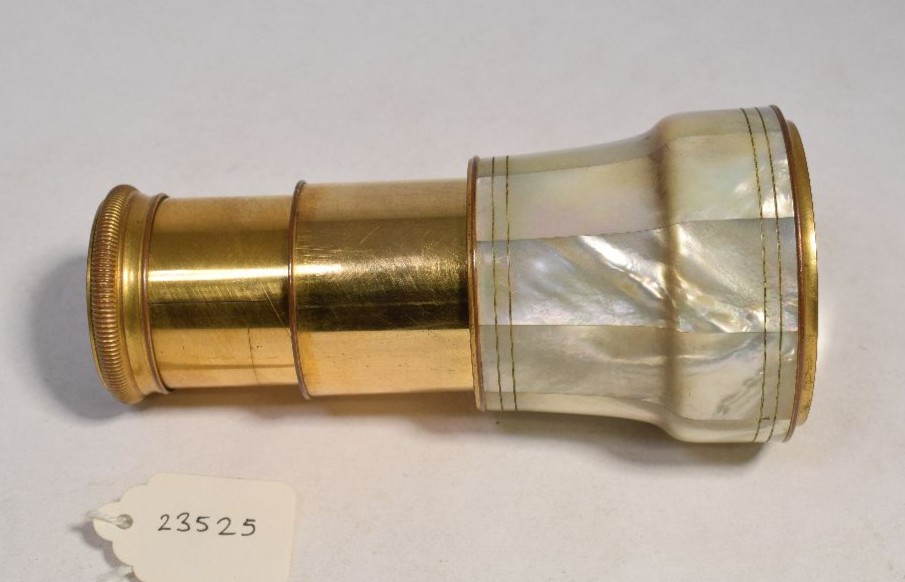 HSMOxford's tweet image. On World Opera Day we&apos;re sharing this class glass from our optical instruments collection 🎶

Small on magnification but big on style, one wouldn&apos;t dream of rocking up to the opera without one of these beauties.  

 #WorldOperaDay #OpticalInstruments #GalileanOptics