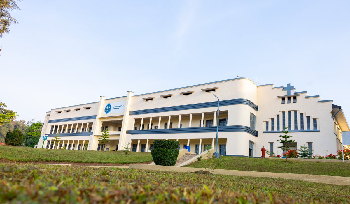 This morning, at Huye Campus Stadium, Prime Minister Dr. Ngirente will preside over the 10th graduation ceremony of the University of Rwanda. 

Follow live: youtube.com/live/RL8HDURGB…