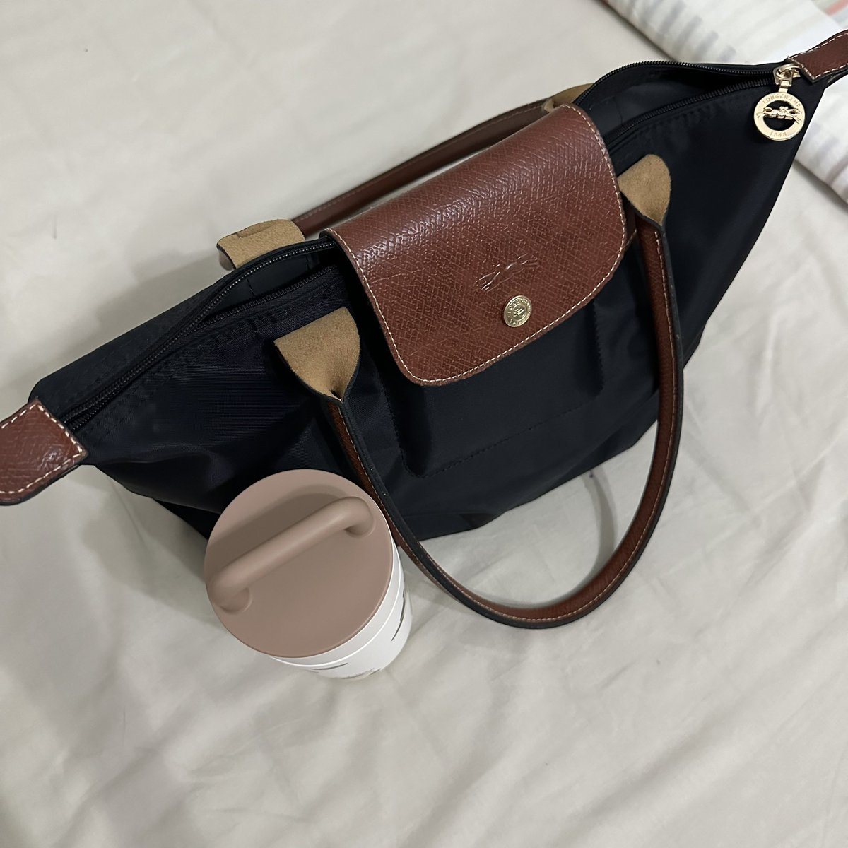 y4thiraaa's tweet photo. 2024 best purchases (part 2 :p)

bag version 👜💃🏻 my love towards totebag is actually hilarious lol https://t.co/ahIDevFMuW