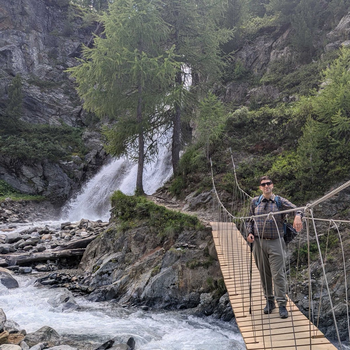 cibiocm's tweet photo. This Friday #MeetTheLab series

Amir NabiNejad is a PhD candidate (w/@IEOufficiale) who investigates links between the human microbiome and healthy aging as well as cancer.

Are you a dry or wet lab person? 
HUMID! :) wet background, more computational now. https://t.co/Q6uYGv3zpH