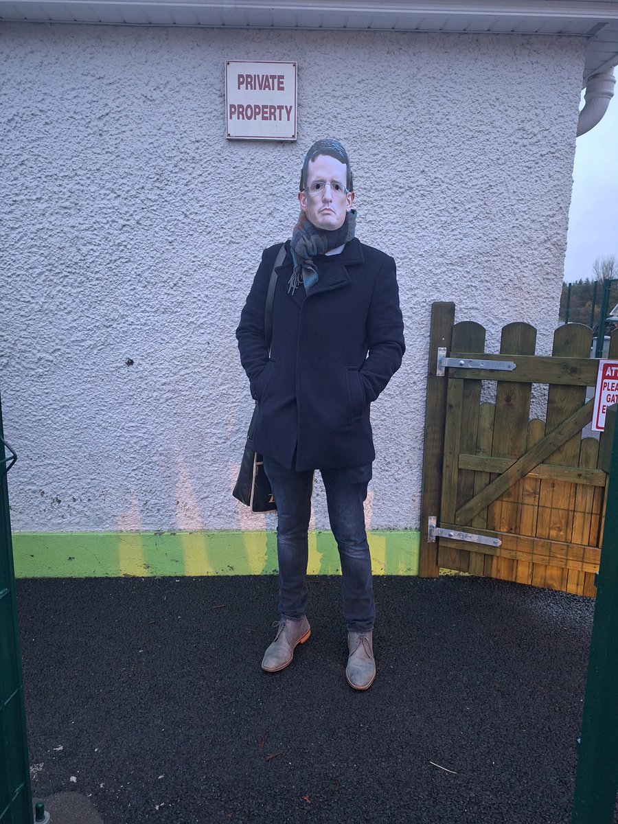 A teacher dressed up as Enoch Burke for Halloween and stood outside my kids' school in Mayo this morning 👏👏👏