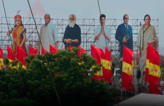 இந்திய விடுதலைப்போராட்டத்தின் முதல் பெண்மணி வீரமங்கை வேலுநாச்சியாரையும் காந்திய வழியில் போராடிய அஞ்சலை அம்மாளையும் மாநாட்டு முகப்பில் வைத்திருக்கும் தமிழக வெற்றிக் கழகம் !
 போற்றுதலுக்குரிய விஷயம்
<a href="/TVKNewsUpdates/">Tamizhaga Vetri Kazhagam News</a>
@tvkvijayhq