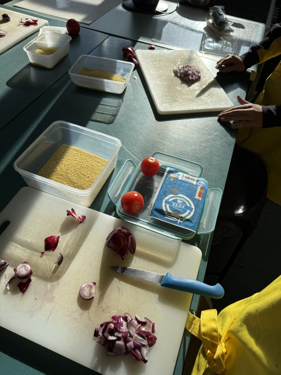CaldiesDT's tweet photo. Y7’s in Food &amp; Nutrition have shown great knife skills this term. Cous cous on the menu this week! 👩‍🍳👨‍🍳 https://t.co/q9wtWG6yqk