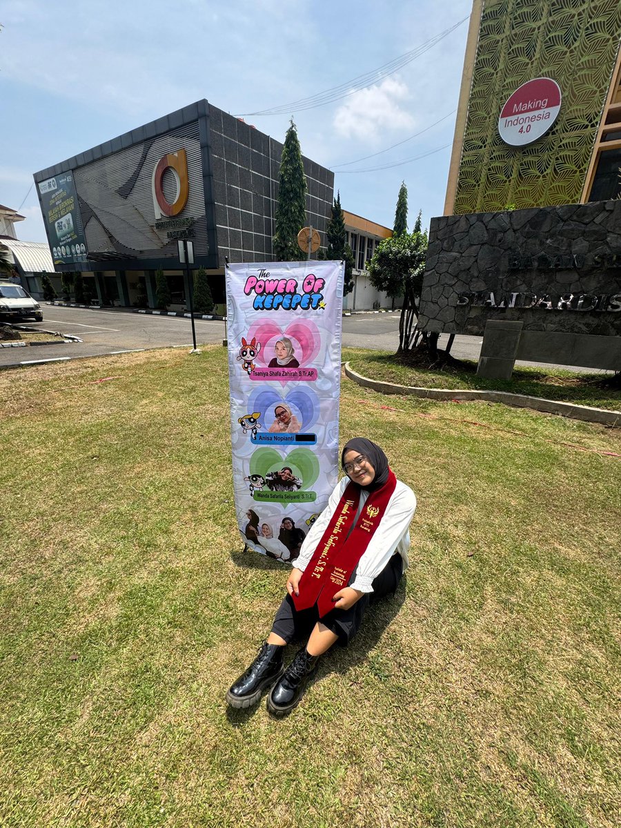 iqballllle_'s tweet photo. Bangga punya cewe kaya dia ga banyak neko neko, ga banyak maunya, bisa nerimain keadaan aku dalam hal apapun sabar dalam hal masalah apapun tegar bngt hatinya❣️ congratulation sayang💐 @senflcwer https://t.co/gL8XGebHWb