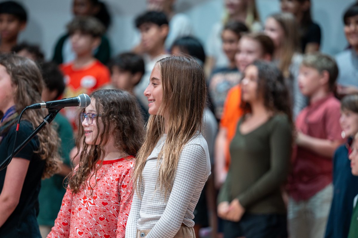 Our Grade 6 community hosted an incredible Operation Smile event! With art, team-building, and a special choir performance. Families learned about Operation Smile’s mission to provide surgeries for children with cleft conditions. Huge thanks to all who made it unforgettable! 👏🌟