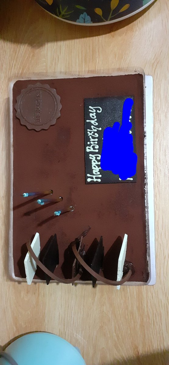 DhiniP27's tweet photo. @convomf aku kemarin nie beli tuk b'day anak aku &amp; tmn aku nder,,,coklat banget tapi enak &amp; ga bikin eneg 😍😋 https://t.co/Yu3xGgrLAM