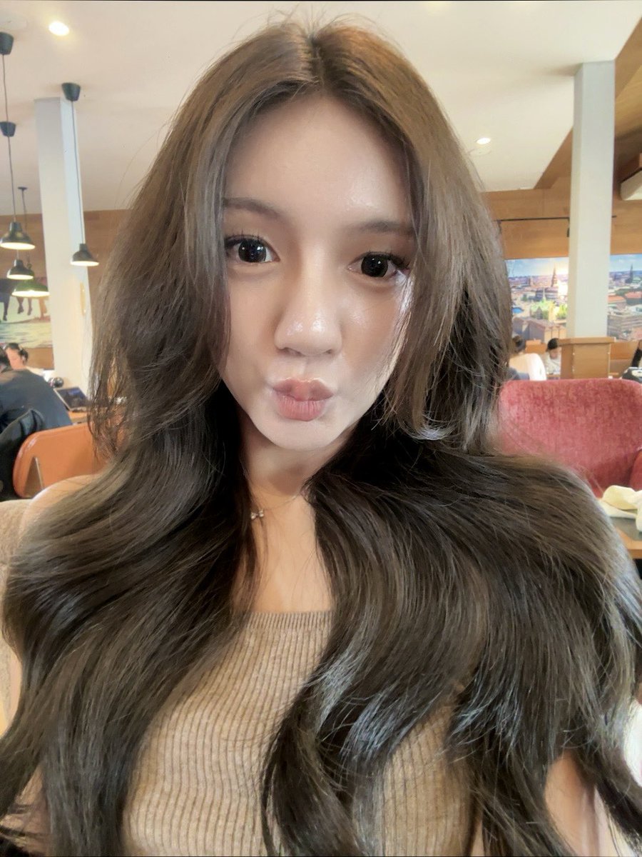 หิวกาแฟให้ทำปากจู๋ 😽 https://t.co/ozRK0DBkxI