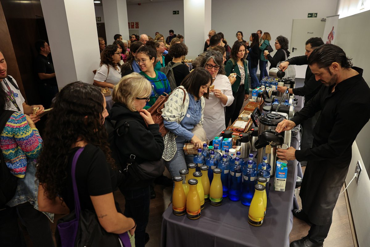 Social.cat (@socialpuntcat) on Twitter photo <a href="/DinderClub/">Dinder Club</a> Què seria el #SocialLab sense una bona pausa per esmorzar i fer networking? Aquest any, amb menjar deliciós preparat per la <a href="/fundacioared/">Fundació Ared</a>! <a href="/DinderClub/">Dinder Club</a> Què seria el #SocialLab sense una bona pausa per esmorzar i fer networking? Aquest any, amb menjar deliciós preparat per la <a href="/fundacioared/">Fundació Ared</a>!