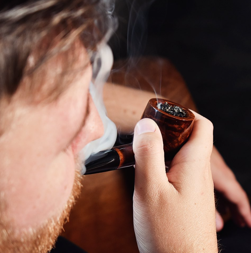 What’s your go-to blend when you get want to unwind?

Share your recent favourite or classic go-to to relax in the comments…💨

#pipesmoking
#pipelife
#pipecommunity
#pipetobacco
#pipecollector
#pipesmoker
#briarpipe
#tobaccopipe
#pipeclub
