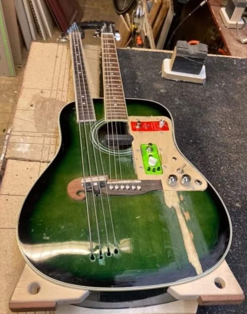 Cursed guitars (@cursedguitars) on Twitter photo 