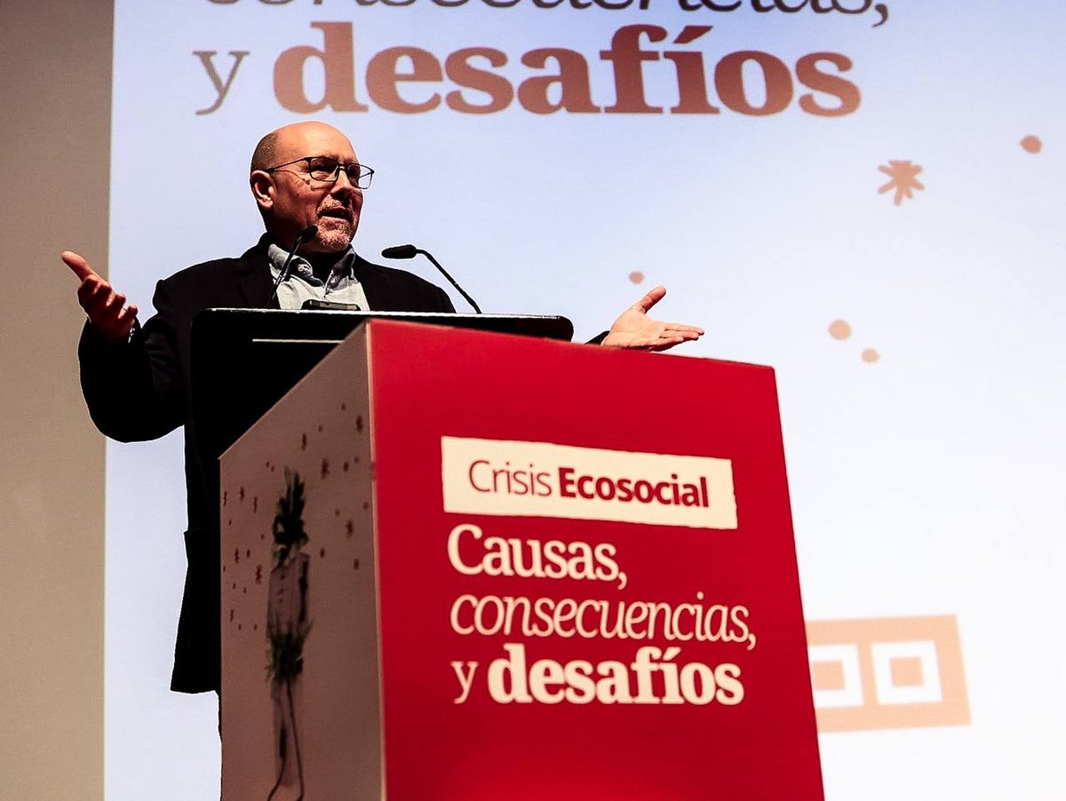CCOOAragon's tweet photo. Damos inicio al Congreso " Crisis Ecosocial: Causas, Consecuencias y Desafíos" que organiza la #Fundación1Mayo de @CCOO enn #Teruel 
Concha Hernández, redactora jefe de la Cadena Ser de Teruel ha sido la encargada de abrir el Congreso y @pina_lasheras secretario general de @CCOOAragon ha realizado la ponencia inaugural.
Van a ser dos días intensos de debate y aprendizaje sobre una cuestión crucial para la sociedad, para la economía y el empleo y para la vida.
#Congreso #Crisis #Ecosocial #CambioClimático