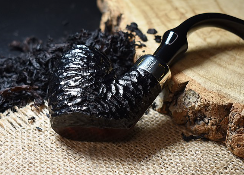𝕋𝕙𝕖 𝕁𝕖𝕜𝕪𝕝𝕝 𝕒𝕟𝕕 ℍ𝕪𝕕𝕖 𝕤𝕖𝕣𝕚𝕖𝕤 👹

#pipesmoking
#pipelife
#pipecommunity
#pipetobacco
#pipecollector
#pipesmoker
#briarpipe
#tobaccopipe
#pipeclub
#pipesmokinglifestyle
#puffandrelax
#pipeart
#vintagepipes
#jekyllandhyde
#halloween
