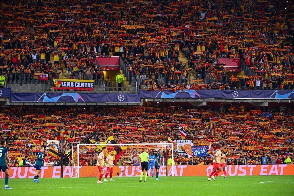 ActuL1_'s tweet image. « Il ne doit pas y avoir de spectateurs, uniquement des SUPPORTERS. Bollaert doit être en ÉBULLITION pour ce Derby du Nord. » 🌋❤️💛

Les Red Tigers lancent le derby face à Lille. ✨