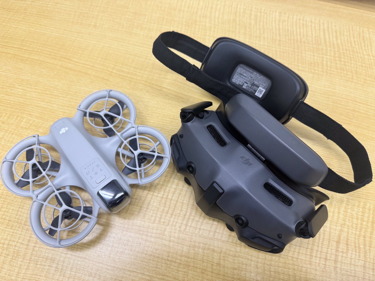 DPCAJAPAN's tweet photo. 【News】
NEOをFPVモードで映像検証！
━━━━━━━━━━━━━━━━━━━━

こんにちは！
今回は最近、話題になっているDJI NEOのFPVモードがどれくらいの距離がとどくのか検証してみました！

室内の部屋から端の部屋辺りまでいけましたのでビックリでした。流石、DJIのシステムだと感じました。
ご存知の方は多いかもしれませんが、コンクリートや草むらがある場所は電波が非常に弱まる傾向がありますが、この距離の飛行ができることは安心感に繋がりますね！

良い機会でしたので、今回飛行モードはマニュアルモードで試してみました。
完全にセンサーがオフになりますので、水平維持やホバリングがしない仕様になりますが、自由自在な動きが可能になります。
マニュアルモードも非常に安定感が高いという印象です。

ぜひ、気になってる方は参考にしてください。