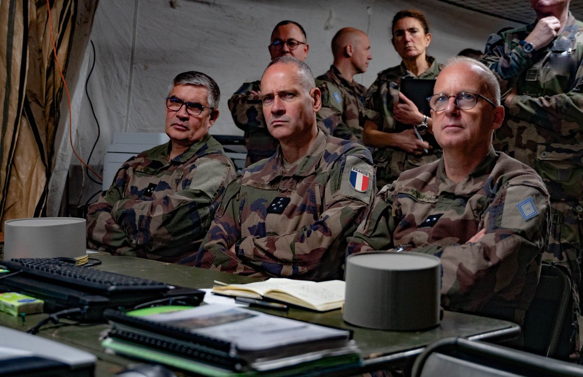 CommandementALT's tweet photo. 📌 Le général commandant le @CommandementALT (#CALT) était en déplacement au @3eRMAT dans le cadre de l'inspection de la Brigade de Maintenance par le @CEMAT_FR.
💡 Sous les ordres du CALT, la BMAINT rassemble les 6 régiments du matériel (RMAT).
#BMAINT #MissionMaintenance https://t.co/FdTCQpxY7P