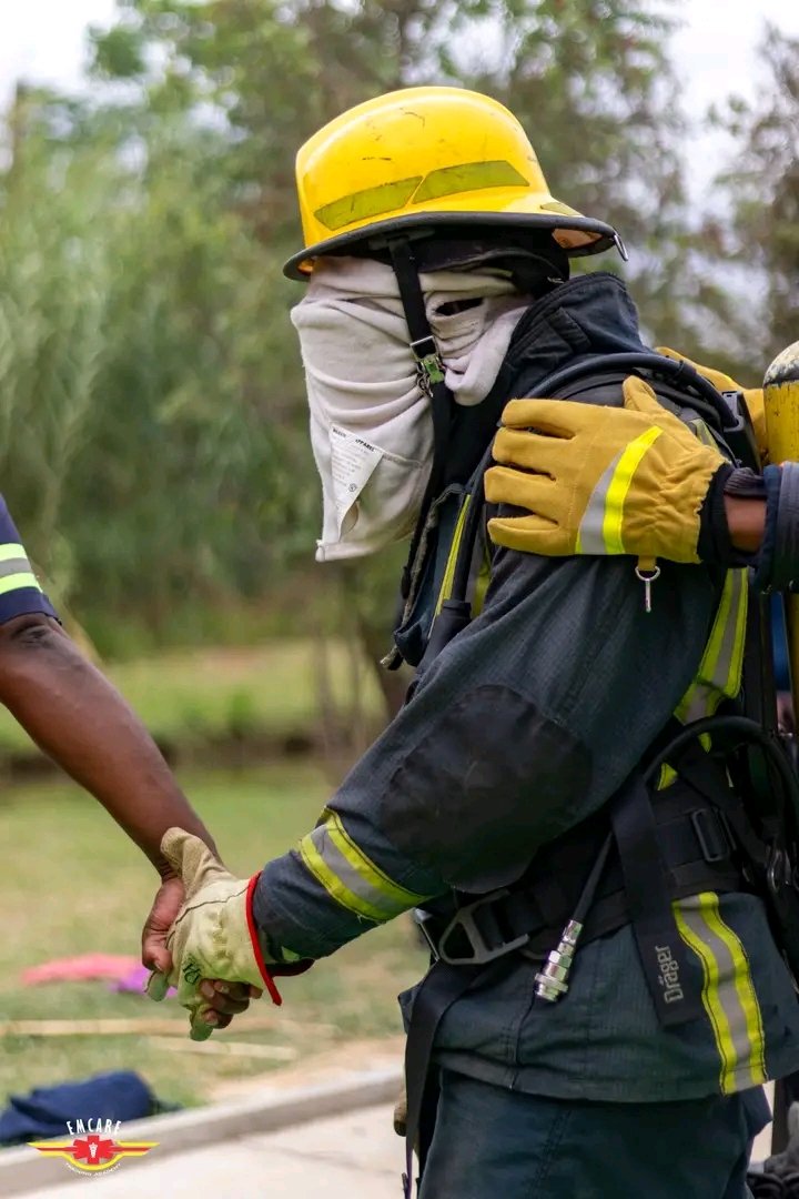 mogodijnkgapele's tweet image. That's how you wear when you do search and rescue training 🔥 🚒 #fireschool #EMCARETraining #Firefighter