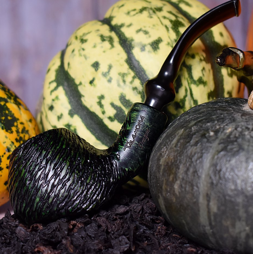 his Talamona Pipe is ready to add some spooktacular style to your collection! 🐉🎃

#pipesmoking
#pipelife
#pipecommunity
#pipetobacco
#pipecollector
#pipesmoker
#briarpipe
#tobaccopipe
#pipeclub
#pipesmokinglifestyle
#puffandrelax
#pipeart
#vintagepipes
#cigarandpipe
#turmeaus