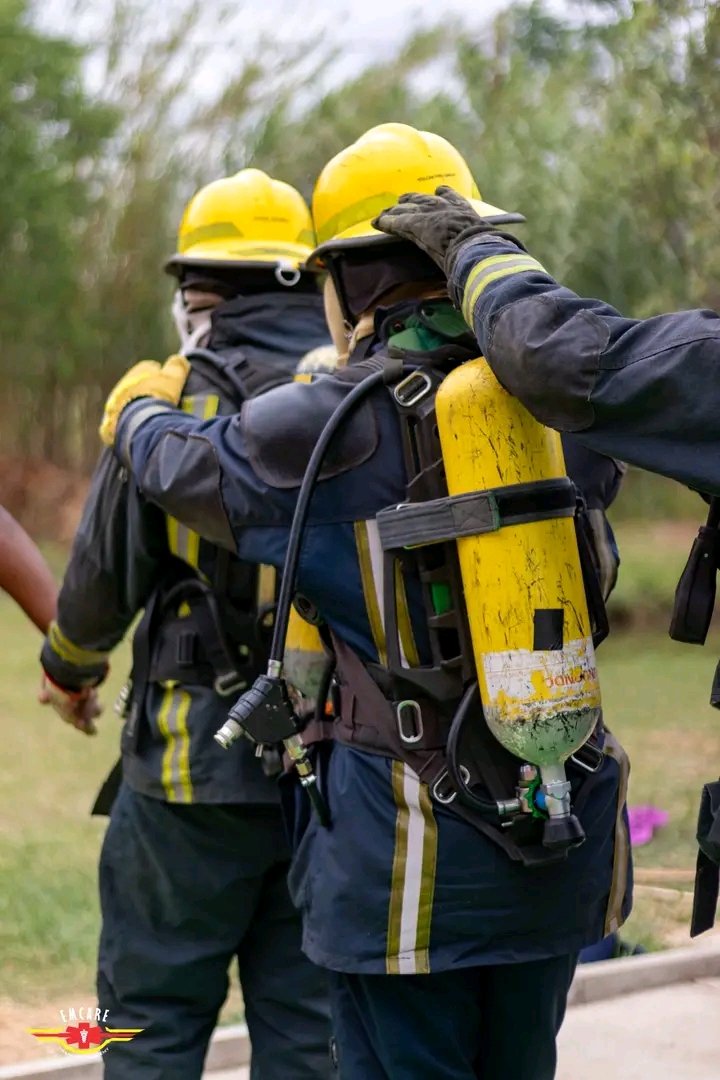 mogodijnkgapele's tweet image. That's how you wear when you do search and rescue training 🔥 🚒 #fireschool #EMCARETraining #Firefighter