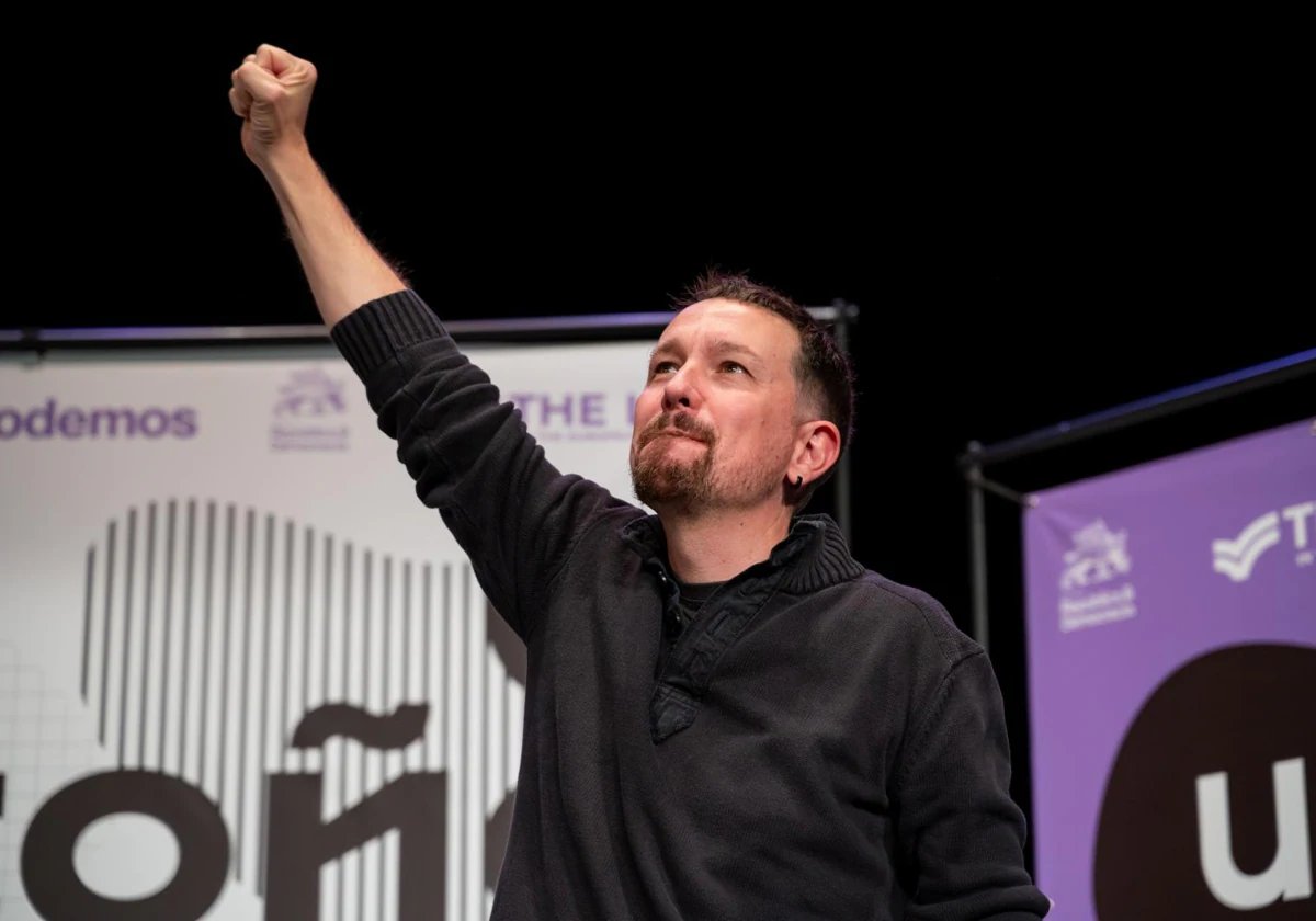 Encuestando's tweet photo. 📊 ¿De qué lado estás?

🔄 PABLO IGLESIAS
❤️ MACARENA OLONA https://t.co/UvH5bFmmGW