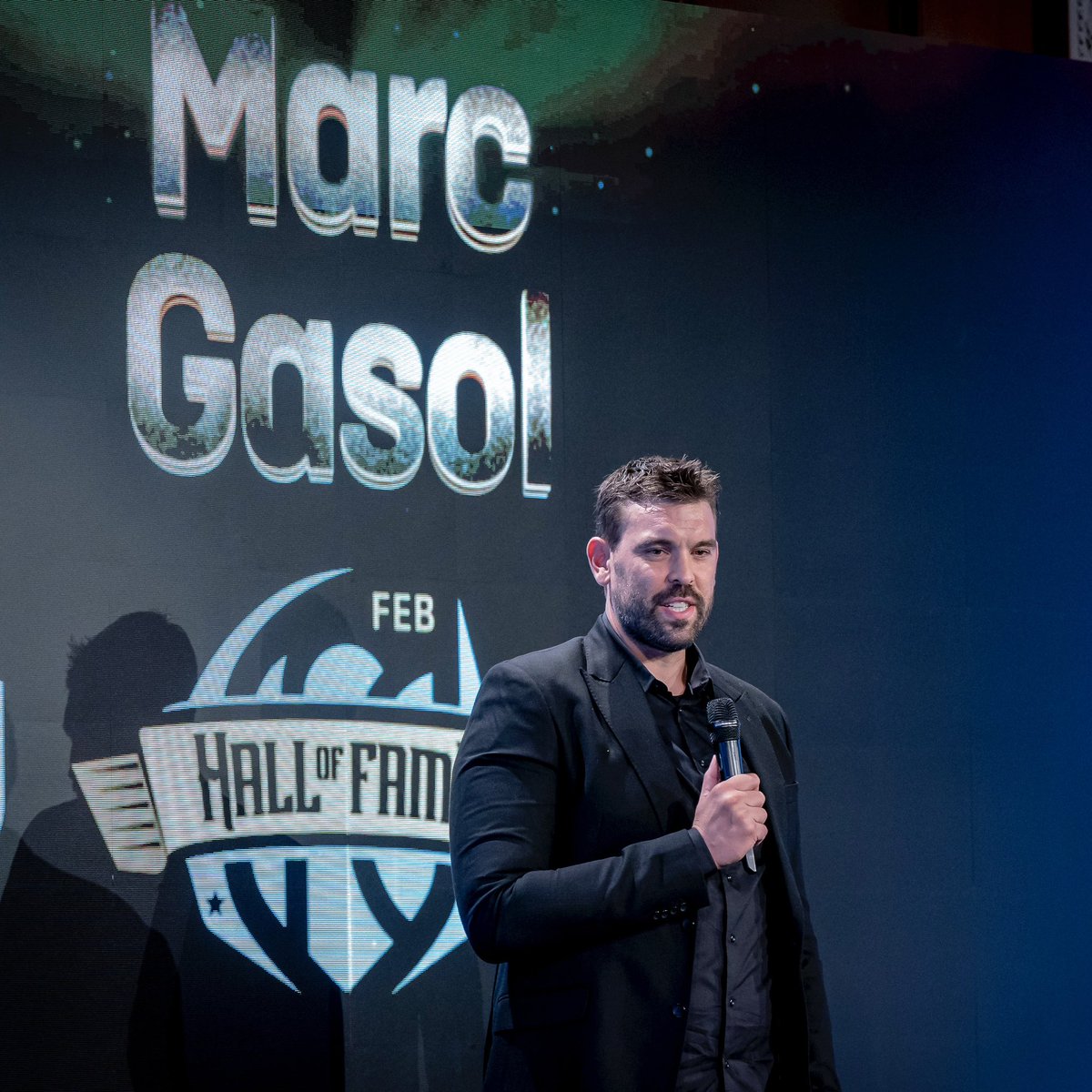 PauGasolAcademy's tweet photo. 🏅 𝐄𝐥 𝐫𝐞𝐜𝐨𝐧𝐨𝐜𝐢𝐦𝐢𝐞𝐧𝐭𝐨 𝐪𝐮𝐞 𝐦𝐞𝐫𝐞𝐜𝐞𝐬 ♾️

@marcgasol ya forma parte del #HoFBaloncestoEspaña2024. Gracias por lo que nos has hecho disfrutar y por los valores que inculcas a los más jóvenes.

#paugasolacademy #PGAFriends #LaFamilia #MarcGasol #Gasol https://t.co/TgYT6g76r7
