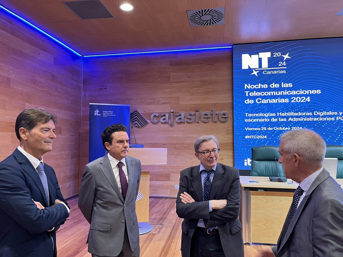 AnogalesAdrian's tweet photo. El decano y vicedecano COITC de Canarias con los ponentes de la jornada técnica. NT de Canarias @COIT_AEIT https://t.co/2RJWRnxTg3