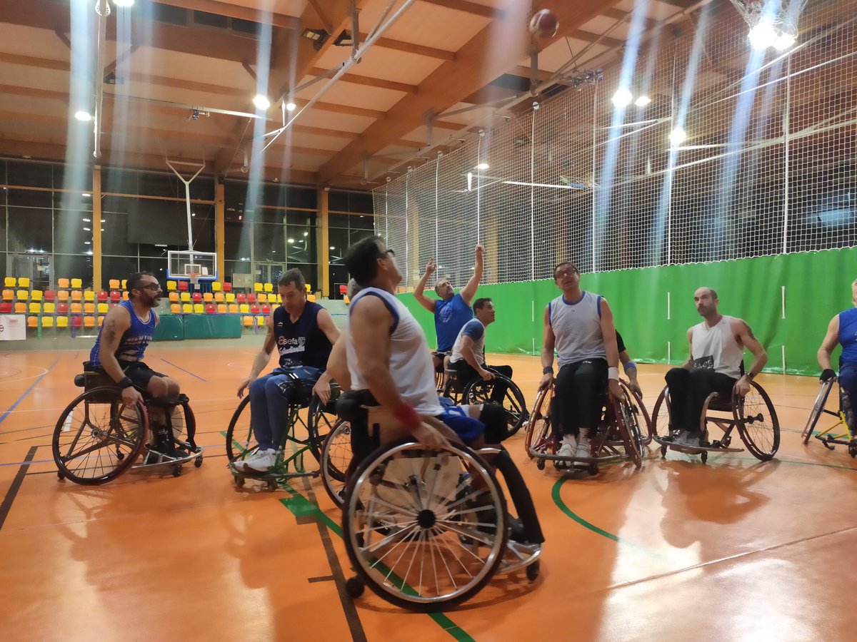 BsrJovenPromesa's tweet photo. Entrenamiento de ayer, preparando próximo partido de #basket del sábado día 9 a las 13:00h. en #Espartales. @cbalcala vs  CB Raices Opticlass Móstoles #Móstoles
Si quieres conocer a Juanfran y a sus compañeros, estás invitad@. #Elcertificadopacuando?
#alcaladehenares https://t.co/xsOmb42W0b