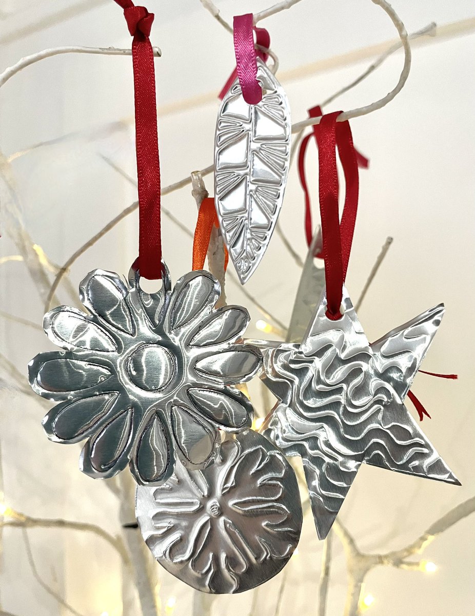 A new workshop in Cambridge creating decorations for you or for gifts - only 5 places left so be quick!  CHRISTMAS WORKSHOP: Foil Embossing with Jo rowanhumberstone.org.uk/events/christm…