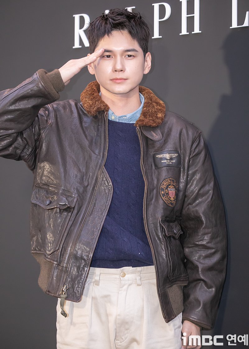 [포토] 옹성우, 전역 탑건 포스 (출처 : 네이버 연예) naver.me/GsjbkjyO 

#옹성우 #폴로랄프로렌