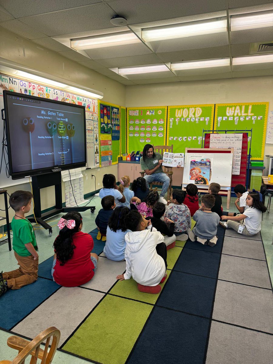 sfoster_es's tweet photo. Stephen Foster Read for the Record #SFEBuilttoLast2425 https://t.co/ZdLg2UAw27