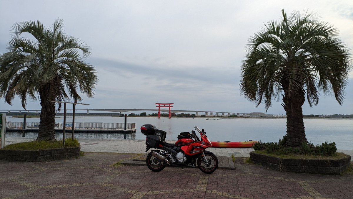 polder100's tweet photo. 《浜松海浜公園》と夕日🌅
#SUZUKI
#GSX650F
#浜名湖
#浜松海浜公園
#夕焼け https://t.co/nFEfVgTorl