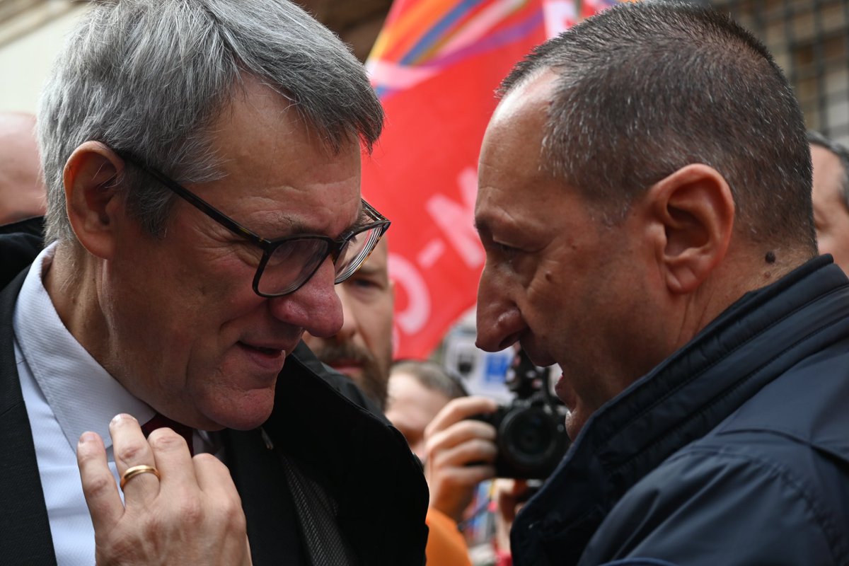 filctemcgil's tweet photo. 🟥 #25ottobre Oggi è #sciopero nazionale e #manifestazione a #Roma per tutte le #lavoratrici e tutti i #lavoratori del settore della componentistica della filiera non metalmeccanica dell'#automotive. #ognipezzoconta #ogniparteconta #ognicomponenteconta https://t.co/WAJWanntRc