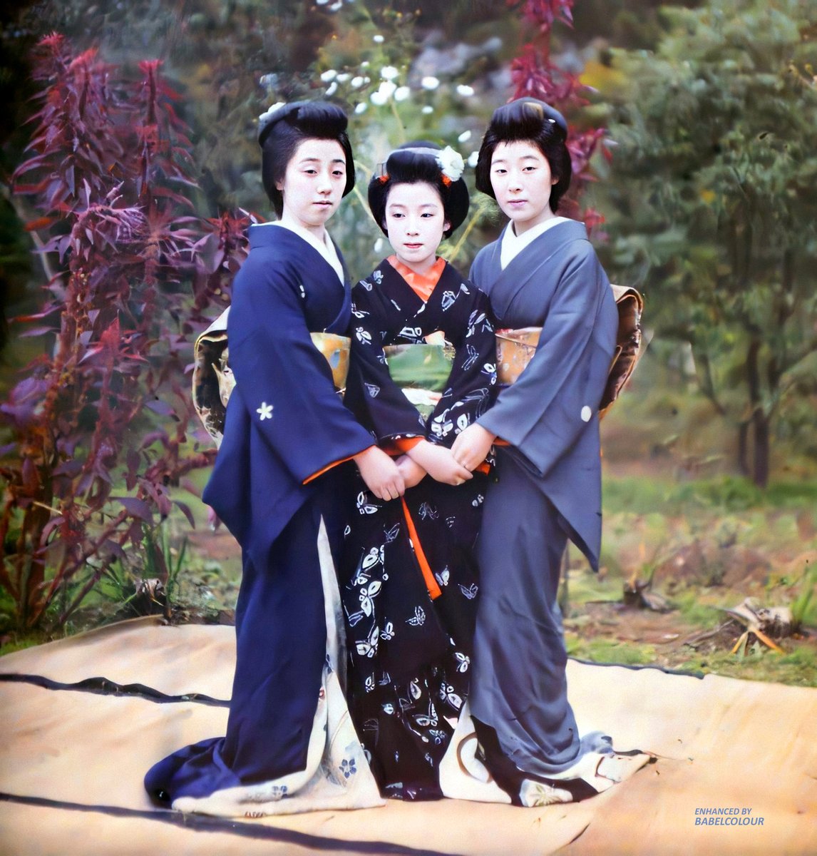 StuartHumphryes's tweet photo. Travel back 112 years to November 1912: I have enhanced for you this striking autochrome taken by Stéphane Passet in Kyoto, Japan. 
It was taken in colour and isn't colourised. https://t.co/yn2iFTI6AU