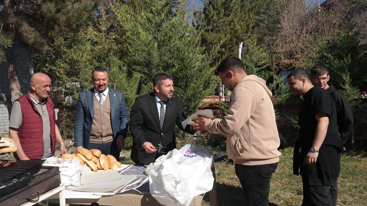 kocatepeuniv's tweet photo. SUBYO’da Öğrencilere Ekmek Arası Sucuk İkramı Etkinliği.
Haberin devamı için...⬇️
https://t.co/mzlPMc52mL
@Karakas1969
#AfyonKocatepeÜniversitesi https://t.co/k4Ig3FmFP0