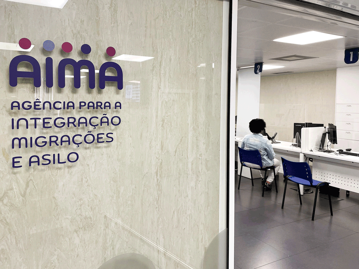 AIMA_Agencia's tweet image. A AIMA apela a todos os cidadãos com marcação nas Lojas AIMA que compareçam efetivamente aos agendamentos, nas datas e nos horários designados por convocatória individualmente remetida para o efeito. Mais informações em aima.gov.pt