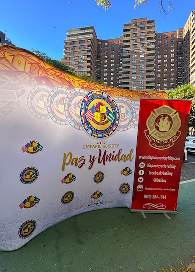 GoyaFoods's tweet image. To close out #HispanicHeritageMonth, we partnered with the New York Police Department and the New York Fire Department Hispanic Society, to donate and distribute 20,000 pounds of food to over 1,000 families in need. At the event, NYPD officers and FDNY firefighters volunteered to…