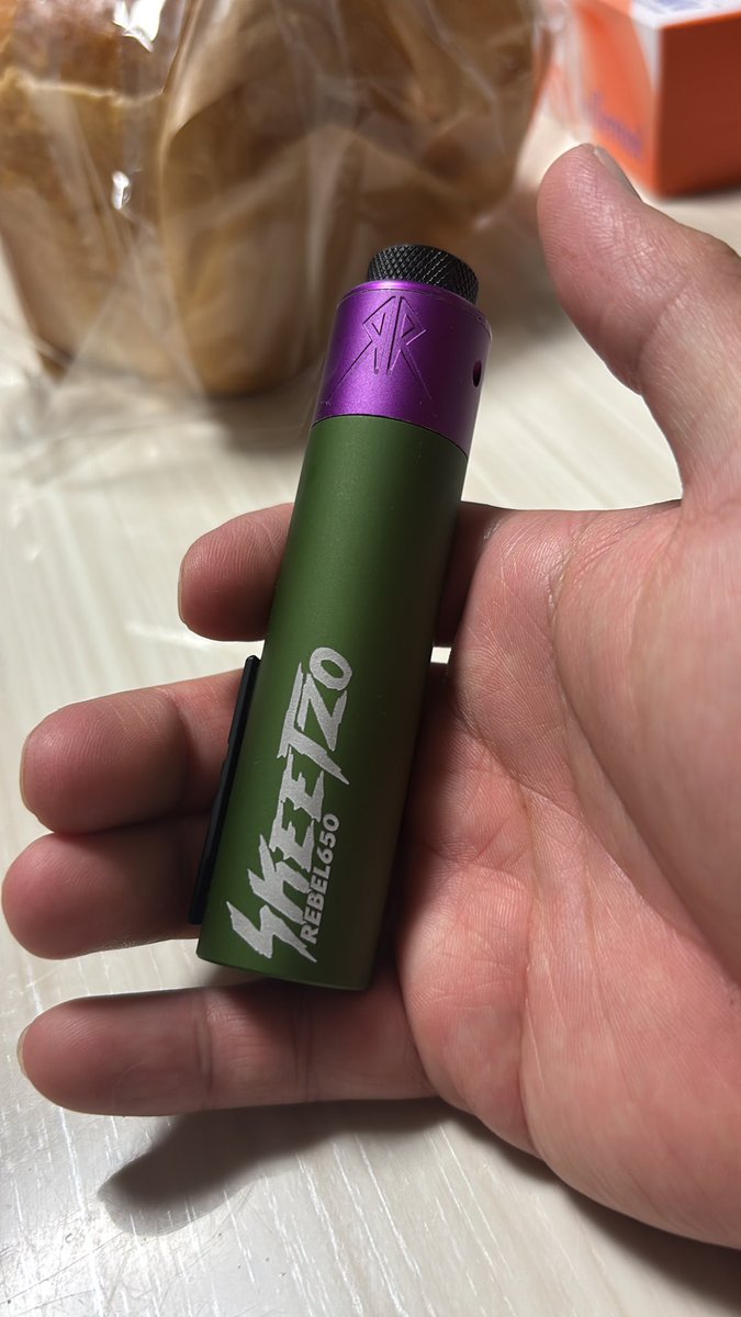vapeing_chell's tweet photo. どっちが良い???
あ、久々にメカ買いました。
中々良いです🙆
#tubemod https://t.co/YWOqllTWp3