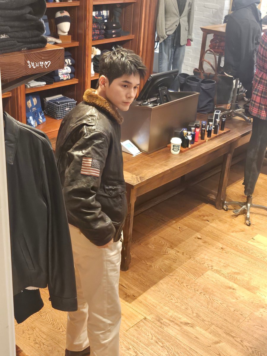 오랜만이야...😭🩷 
여전히 조각이네👍🏻
#폴로랄프로렌  #ONGSEOUNGWU #ONG