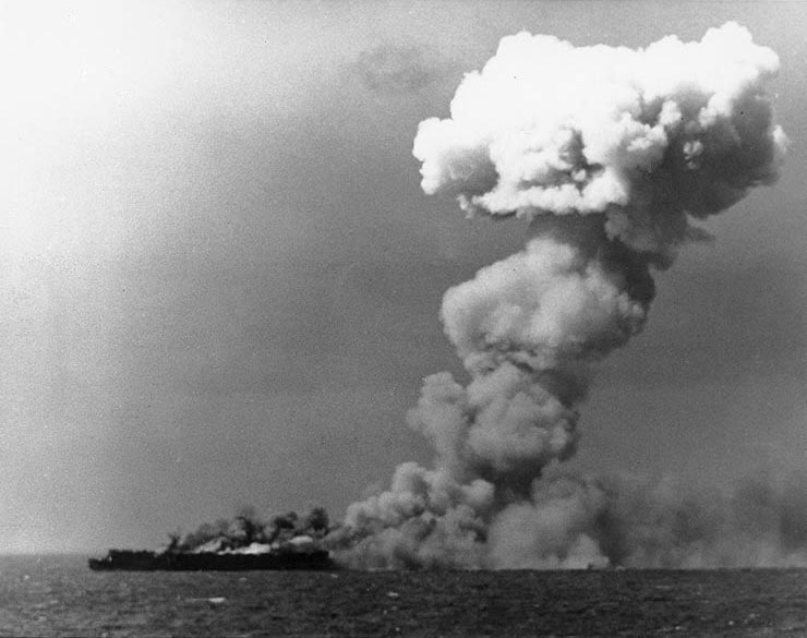 _WW2_Facts's tweet photo. 🕰️ #OnThisDay in 1944: The first kamikaze attack took place during the Battle of Leyte Gulf. 🇯🇵✈️

Japanese pilots turned their planes into guided missiles, marking a powerful and tragic chapter of WWII. The impact of this moment still resonates in history.

#WWII #History https://t.co/I6DMaj6k31