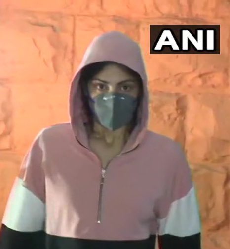 S04747shinny's tweet photo. No one is working in CBI on this case why would they even bother the Role Of Kwan InSSRCase 

Is everyone compromised now? The courts are called 👇🏼 deep rooted member of society 🤦🏻‍♀️ &amp; @CBIHeadquarters portion frivolous. What a travesty of Justice!!!! https://t.co/gyJpR90xV7
