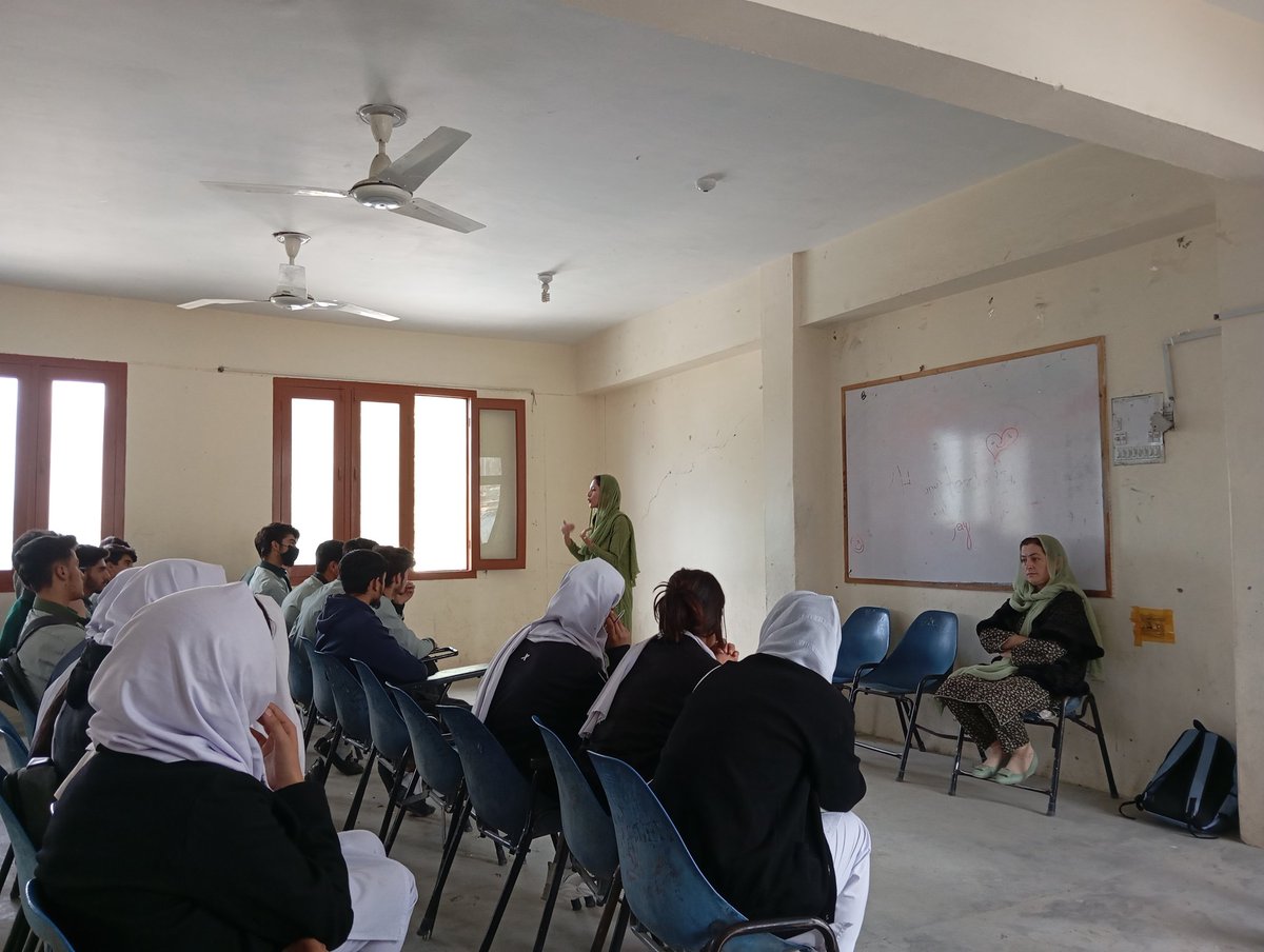 SDATecHub's tweet image. Tech Trail: Guiding Youth to Innovation&quot;

Today on 25 October 2024 we continue our journey with the second Tech Trail event at Shaheen College, Danyore! Eager students gathered to explore the ever-expanding world of technology. 

#techtrail #session2 #shaheenschool  #sdatechhub