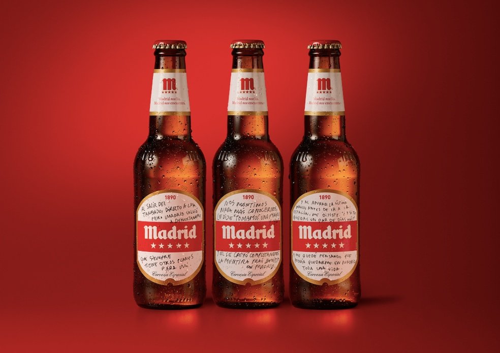 MahouSanMiguel's tweet photo. 🏆  ¡La campaña 'Etiquetas' de @mahou_es, elegida Mejor Campaña Regional en los Premios Eficacia 2024! @PremiosEficacia

Esta campaña destacó la esencia de Madrid a través de microrrelatos en las etiquetas de nuestras botellas. 

¿Te acuerdas de ella? 💭 https://t.co/IUkt1s0NMP