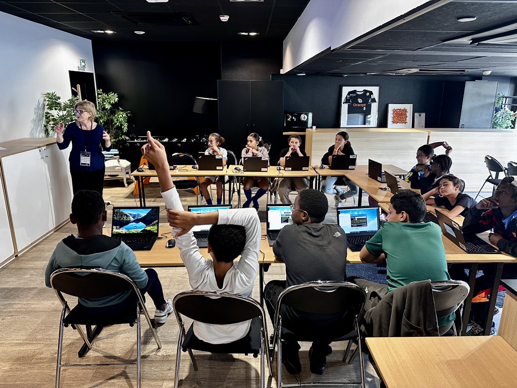 Orange PACA (@orangepaca) on Twitter photo 👋 Dernière journée de la semaine 1️⃣ de l’#OVSchool avec #ITJumpEducation, startup accompagnée par le dispositif #FemmesEntrepreneuses <a href="/Orange_France/">Orange France</a>
👉 Découvrir l’impact carbone du numérique et créer son jeu de ramassage de déchets ➡️ développer la responsabilité et engager 👋 Dernière journée de la semaine 1️⃣ de l’#OVSchool avec #ITJumpEducation, startup accompagnée par le dispositif #FemmesEntrepreneuses <a href="/Orange_France/">Orange France</a>
👉 Découvrir l’impact carbone du numérique et créer son jeu de ramassage de déchets ➡️ développer la responsabilité et engager